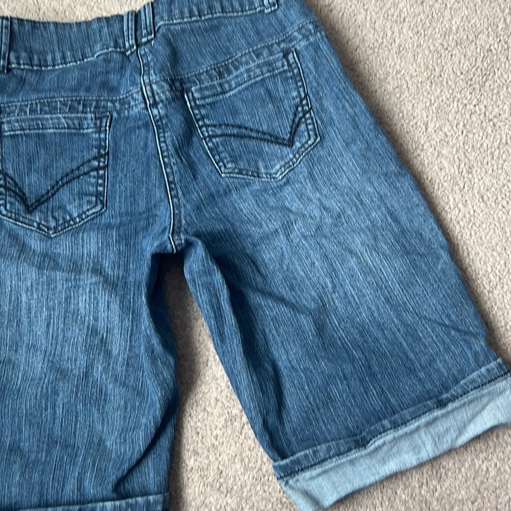 Contrast Denim Shorts - Picture 11 of 11